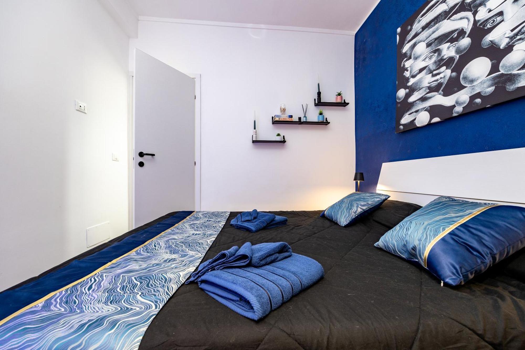 Blu Escher Mini At Vatican Apartment *